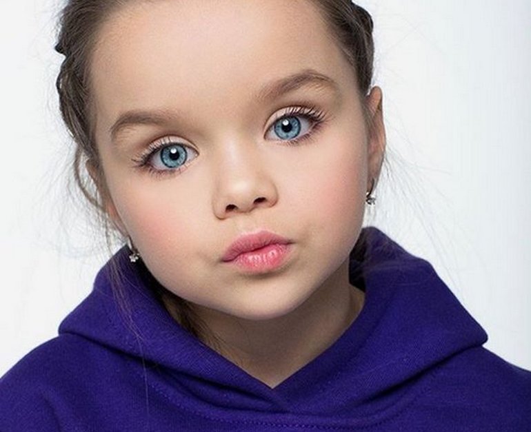 sabervivermais.com - Russa de 6 anos eleita ‘menina mais bonita do mundo’ - Veja como ela está hoje.