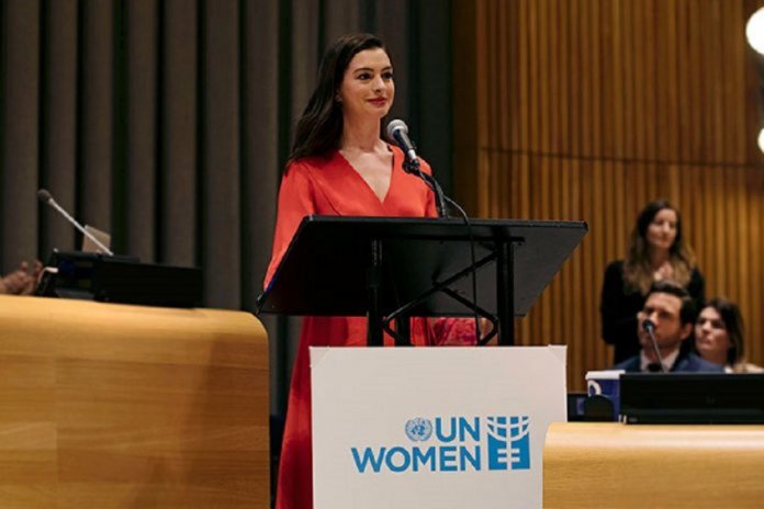 “Para libertar as mulheres, precisamos libertar os homens”, diz Anne Hathaway