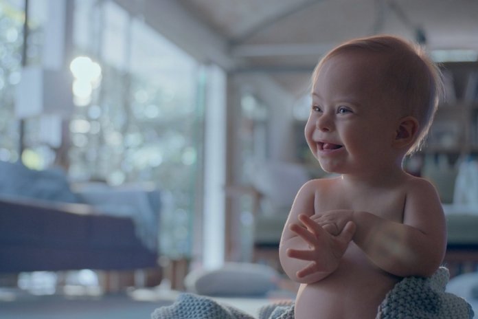 Campanha do novo Bebê Johnson’s quebra padrões e emociona