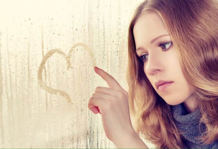 Superar rejeição amorosa equivale a vencer um vício, diz estudo