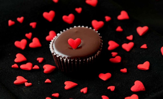 Estudo revela que quem come chocolate tem mais propensão a amar