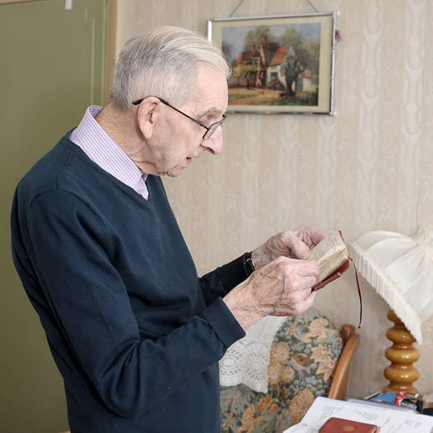 bemmaismulher.com - Marido de 91 anos lê diário para mulher com amnésia para manter o amor vivo