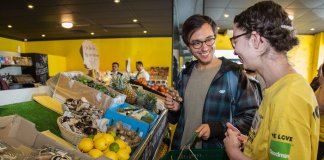 Supermercado onde tudo é de graça é finalmente inaugurado