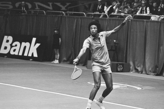 ” Porque eu? ” – Arthur Ashe, o lendário jogador de Wimbledon,  morreu das complicações resultante de AIDS