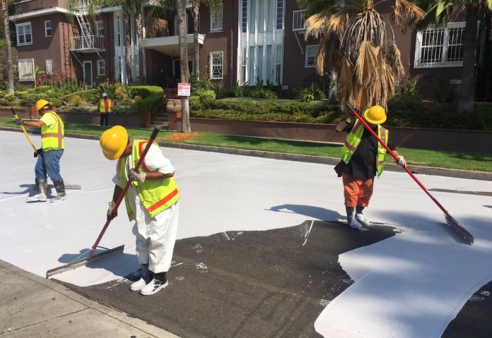 Por que Los Angeles começou a pintar suas ruas de branco?