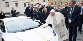 Papa Francisco decide  leiloar carro de luxo para ajudar cristãos do Iraque