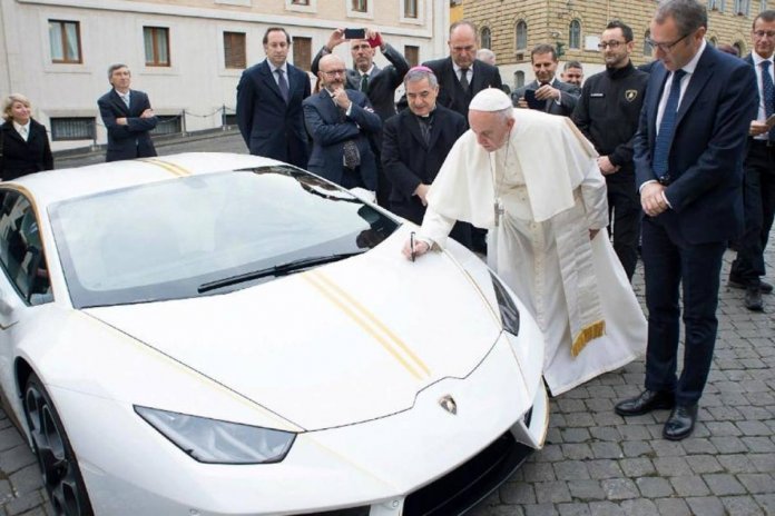 Papa Francisco decide  leiloar carro de luxo para ajudar cristãos do Iraque
