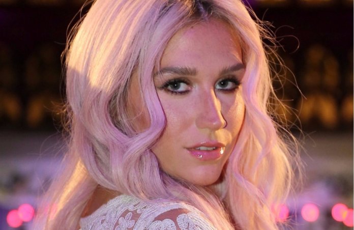 Kesha explica como as festas de fim de ano e férias, atrapalham quem tem problemas de saúde mental
