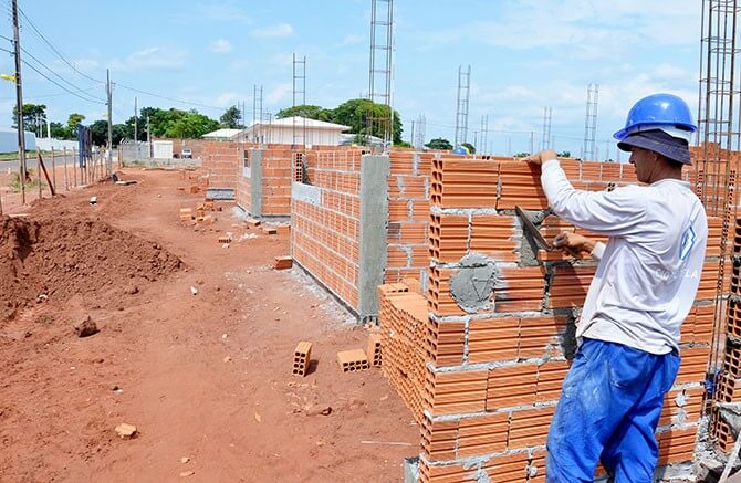 Igreja usa o dízimo para construir casas 