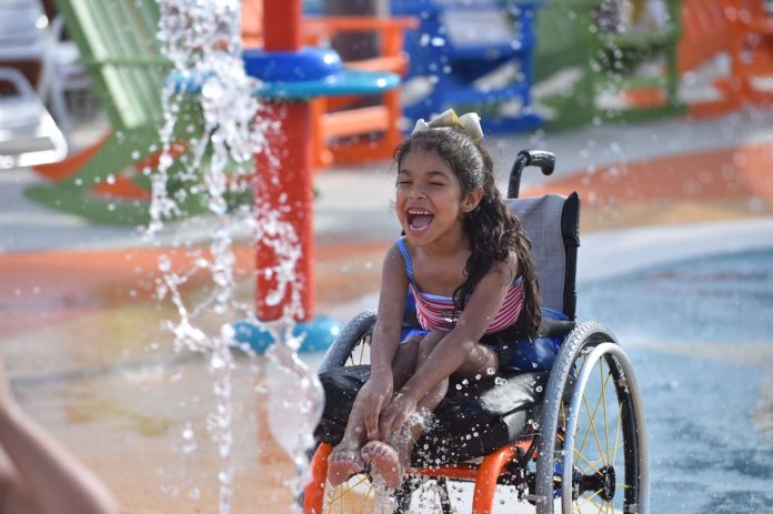 Inaugurado primeiro parque aquático para pessoas com deficiência e é lindo