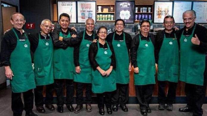 Starbucks inaugura loja operada por pessoas da terceira idade