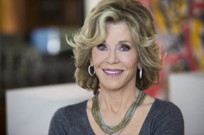 Aos 80 anos Jane Fonda diz não se orgulhar das cirurgias plásticas que fez