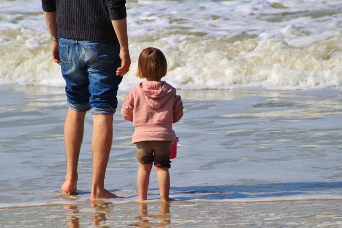 Quando não aprendemos com o amor dos pais, somos obrigados a aprender com a dureza da vida