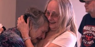 Mãe de 88 anos tem um encontro emocionante com filha biológica que pensou ter morrido ao nascer.