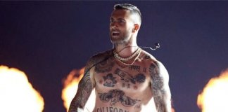 Após multa a seios de Janet Jackson, fãs questionam mamilos livres de Adam Levine no Super Bowl