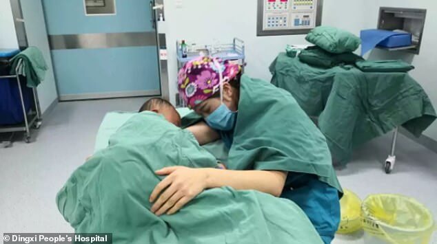 9169066-6647883-The_child_s_operation_went_smoothly_thanks_to_the_nurse_s_heart_-a-22_1548844328745