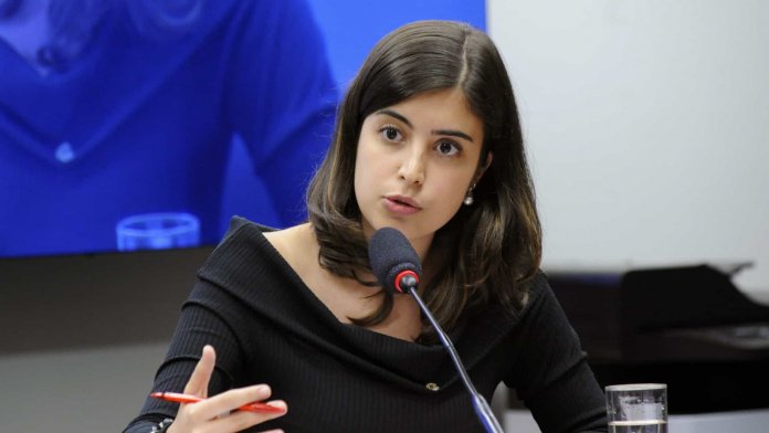 Tabata Amaral: a jovem deputada que deu uma lição no ministro Vélez