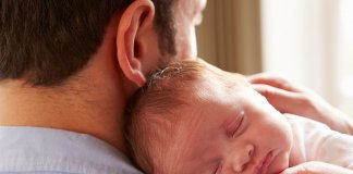 Pai que cuida do bebê não ajuda a mãe, ele apenas está exercendo a paternidade