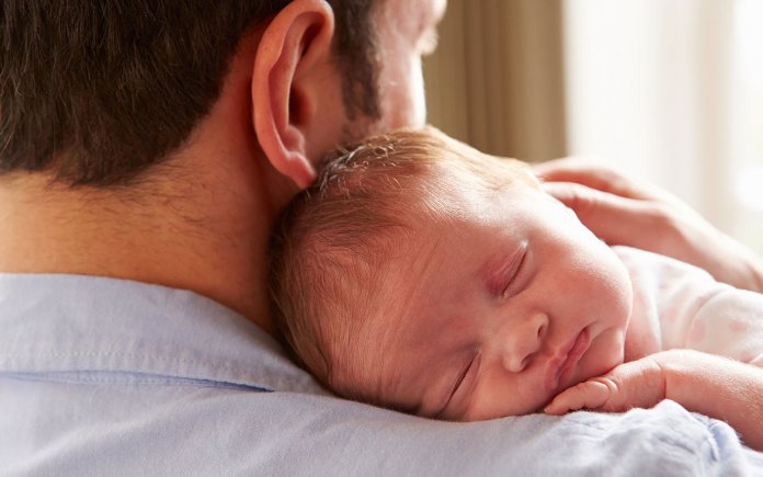 Pai que cuida do bebê não ajuda a mãe, ele apenas está exercendo a paternidade