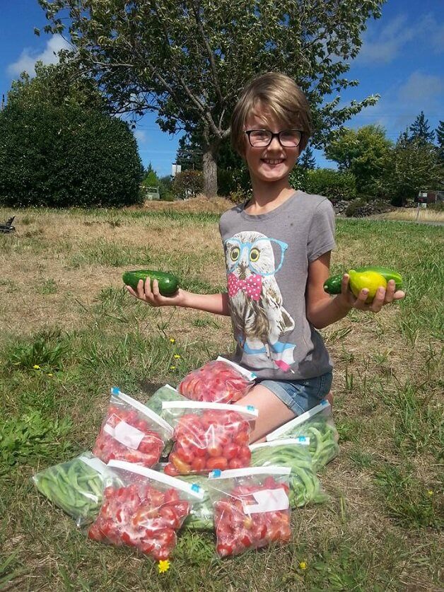 bemmaismulher.com - Menina de 9 anos cultiva uma horta em casa para alimentar moradores de rua