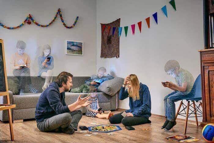 vicio-no-celular-esta-a-afastar-as-familias-dentro-da-sua-propria-casa6