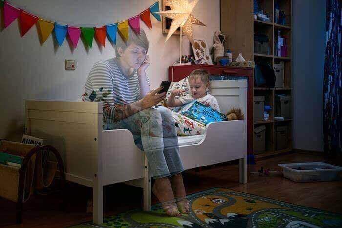 vicio-no-celular-esta-a-afastar-as-familias-dentro-da-sua-propria-casa7