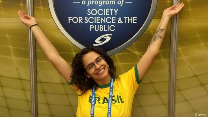 Brasileira de 18 anos é primeiro lugar em feira de Ciências e um asteroide terá seu nome