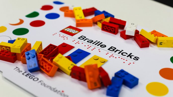 Chega ao Brasil, projeto que ensina crianças deficientes visuais o braille através de peças da Lego