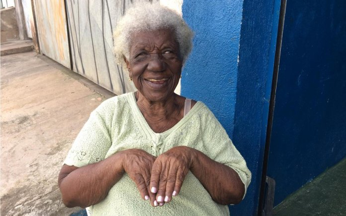 “É só sorrir bastante!”, idosa neta de escravos ensina como passar dos 100 anos com saúde