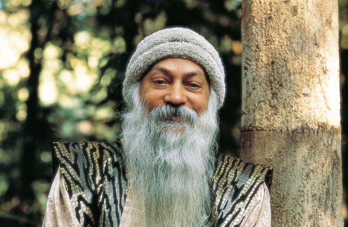 “Entenda porque expor um relacionamento pode prejudicá-lo energeticamente” – por Osho