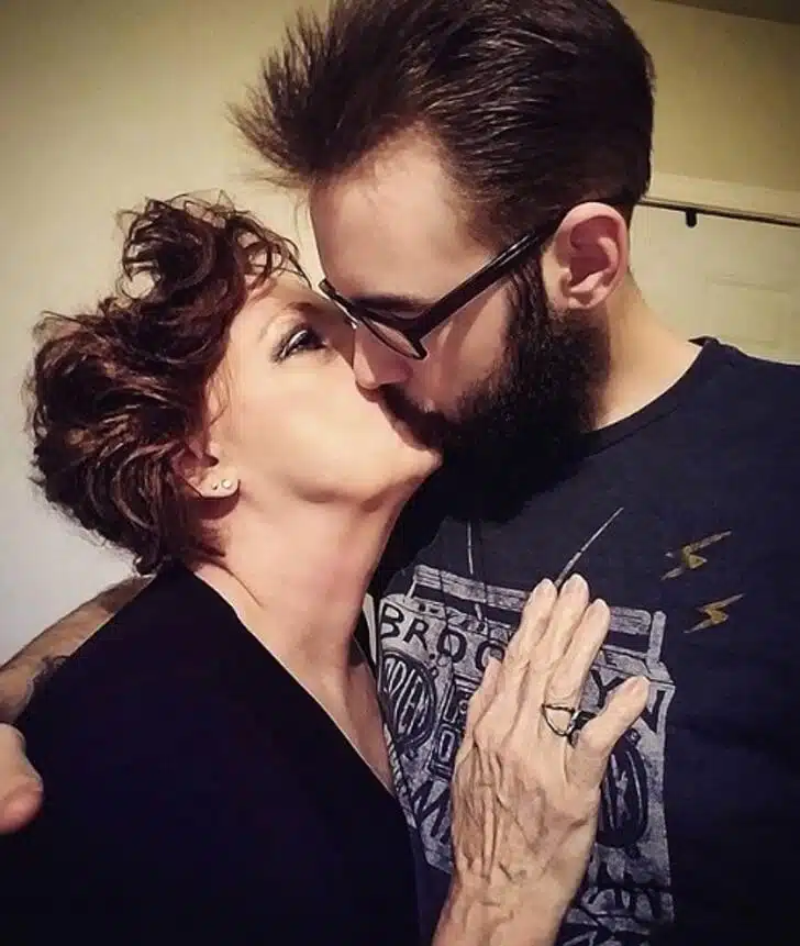 bemmaismulher.com - Ele tem 19 anos e se casou com uma mulher de 75 anos. Para eles, o que importa realmente &eacute; o amor!