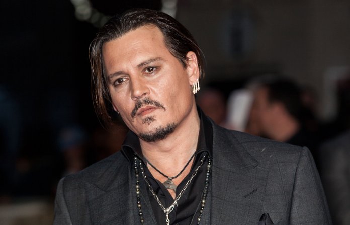 “Eu desci tão fundo como nunca imaginei”, relatou Johnny Depp sobre depressão.