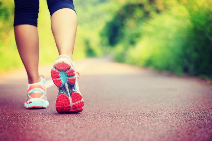 Estudo mostra que caminhar diariamente pode te fazer viver 15 anos a mais!