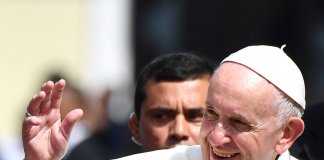 Papa Francisco faz um pedido aos políticos: “Nunca semear ódio e medo”