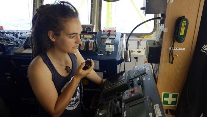 Capitã presa por salvar refugiados no mar diz: “Voltaria a fazer exatamente a mesma coisa”