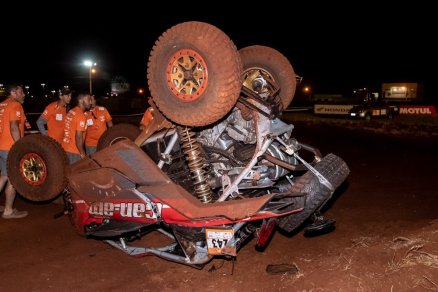 bemmaismulher.com - Caio Castro capota carro na abertura do Rally Sertões 2019