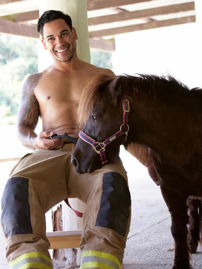 bemmaismulher.com - Bombeiros australianos posam com animais para o calendário de caridade 2020, e as fotos são tão quentes que podem iniciar incêndios