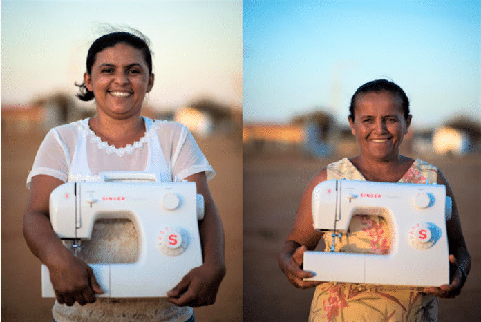 Mulheres no sertão baiano organizam vaquinha para construírem oficina de costura