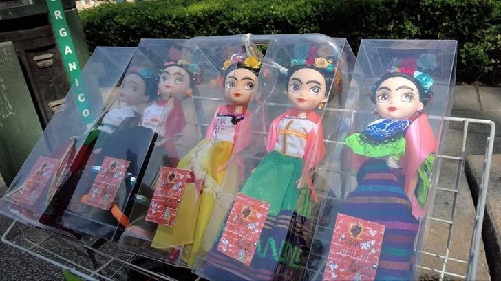 bemmaismulher.com - Idosa faz e vende "LINDAS FRIDITAS" bonecas da Frida Kahlo