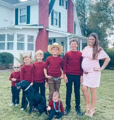 Mãe de 6 filhos é criticada por 'desistir' de sua vida para cuidar deles: "Essa foi minha opção" bemmaismulher.com - Mãe de 6 filhos é criticada por 'desistir' de sua vida para cuidar deles: "Essa foi minha opção"