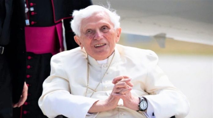 Bento XVI: os anjos podem voar e são inferiores a Jesus