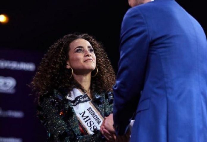 Brasileira é primeira imigrante negra eleita Miss Alemanha