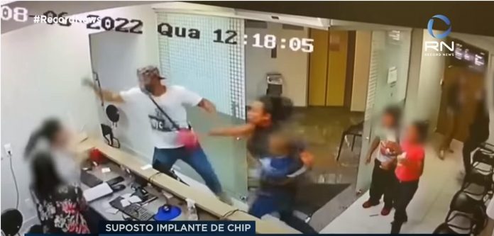 Casal quebra clínica em BH por suposto chip implantado no dente