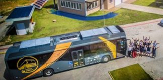 Estudantes brasileiros criaram o primeiro ônibus solar que não gasta uma gota de combustível