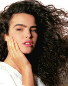 bemmaismulher.com - Ana Paula Arósio reaparece linda em ensaio fotográfico aos 47 anos com cabelos curtos e sem maquiagem