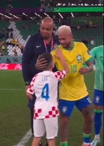 bemmaismulher.com - Vídeo  do jogador croata Perisic dando abraço de consolo em Neymar após eliminação do Brasil encanta a web. Assista ao vídeo.