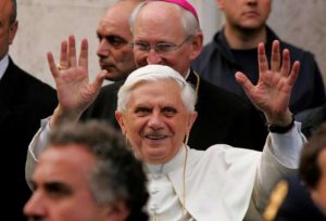 bemmaismulher.com - Papa Francisco pede orações de todos pela saúde do Ex-Papa Bento XVI: “Está muito doente”