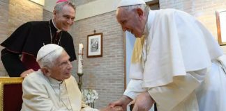 Papa Francisco pede orações de todos pela saúde do Ex-Papa Bento XVI: “Está muito doente”