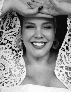 bemmaismulher.com - Ap&oacute;s vit&oacute;ria sobre o tratamento do C&acirc;ncer a cantora Simony faz ensaio fotogr&aacute;fico sem &ldquo;filtros&rdquo;: &ldquo;temos que viver um dia de cada vez&rdquo;