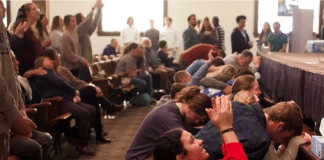 MANIFESTAÇÃO RELIGIOSA EM ASBURY.  MAIS DE 150 HORAS DE CULTO EVANGÉLICO
